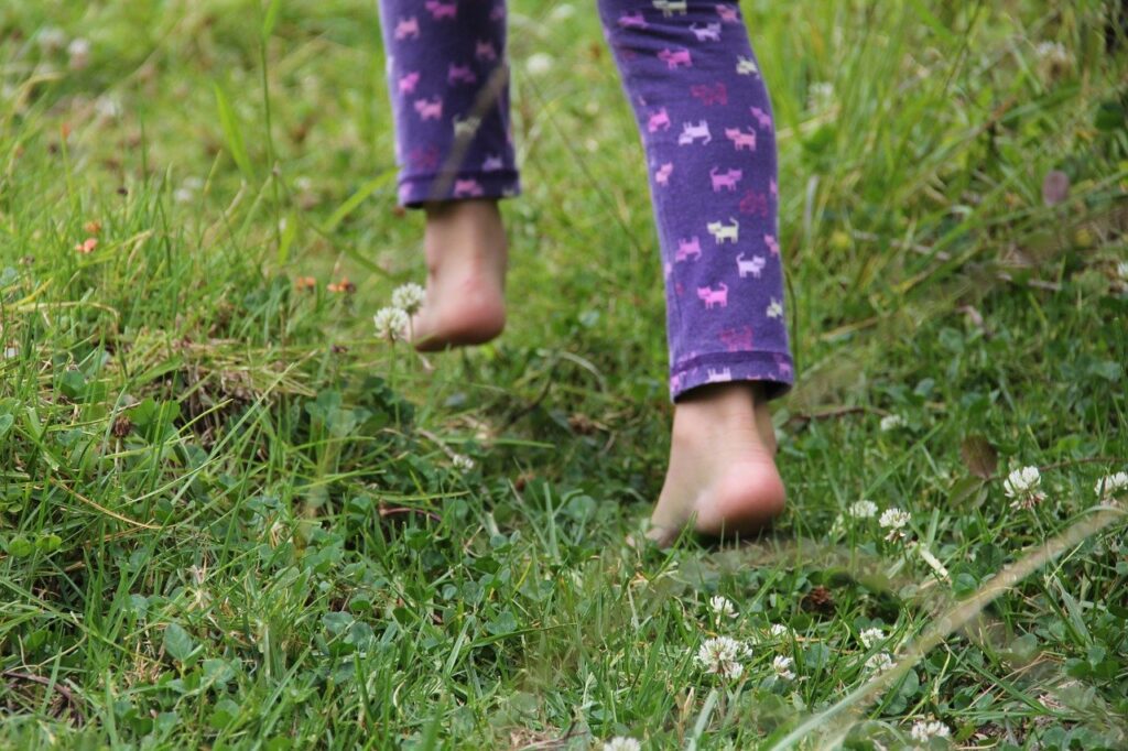 9 Benefits of Walking barefoot on grass