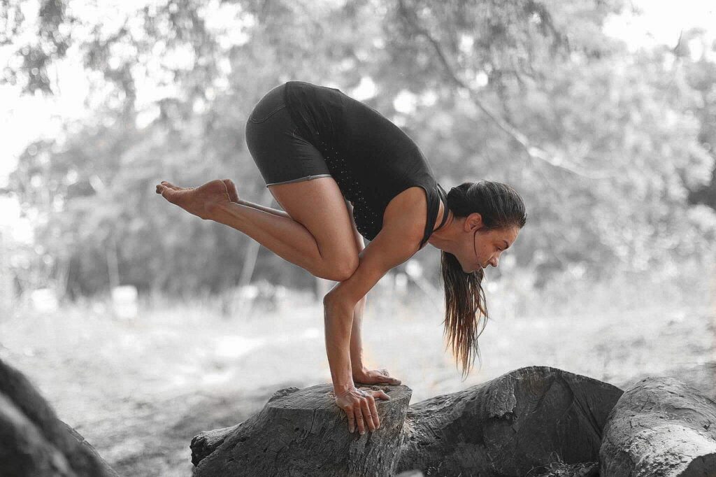 🌟 Mastering One-Legged Crow Pose 🌟 Elevate your arm balance game with  one-legged crow pose (eka pada bakasana). This advanced pose… | Instagram